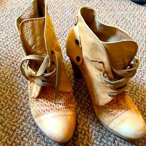 Size 9(40) Made in Portugal - Yellow Leather boots.